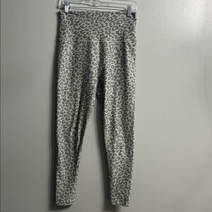 Beyond Yoga Gray Anima  Printed High Waisted Midi Legging SZ Med